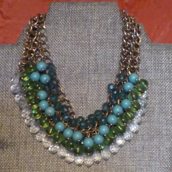 Beautiful Chunk Chain Statement Bib Necklace Ombre Greens to Clear - Picture 2 of 2